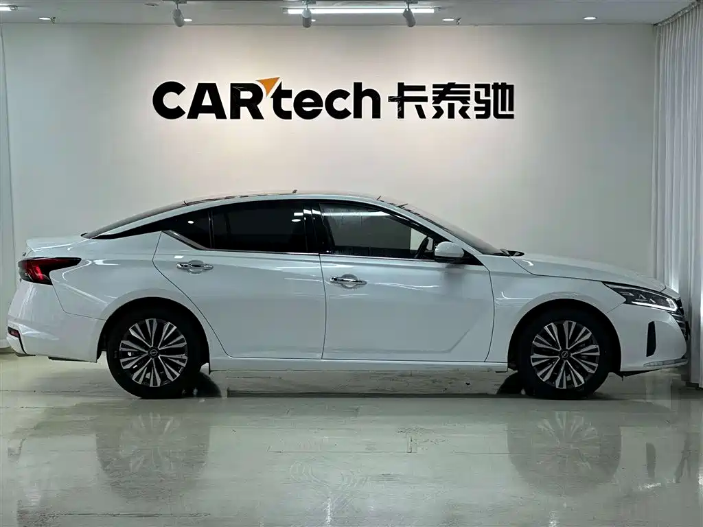 Nissan Teana 2024