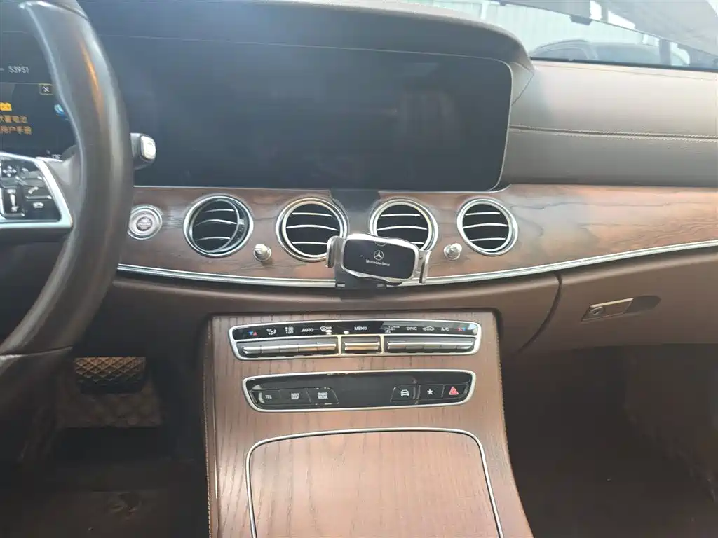 Mercedes-Benz E-Class 2023 — фото 13