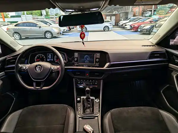 Volkswagen Sagitar 2019
