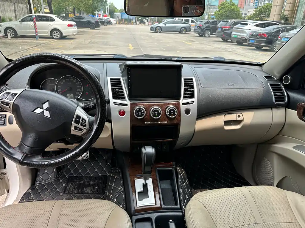 Mitsubishi Pajero Sport 2014 — фото 10