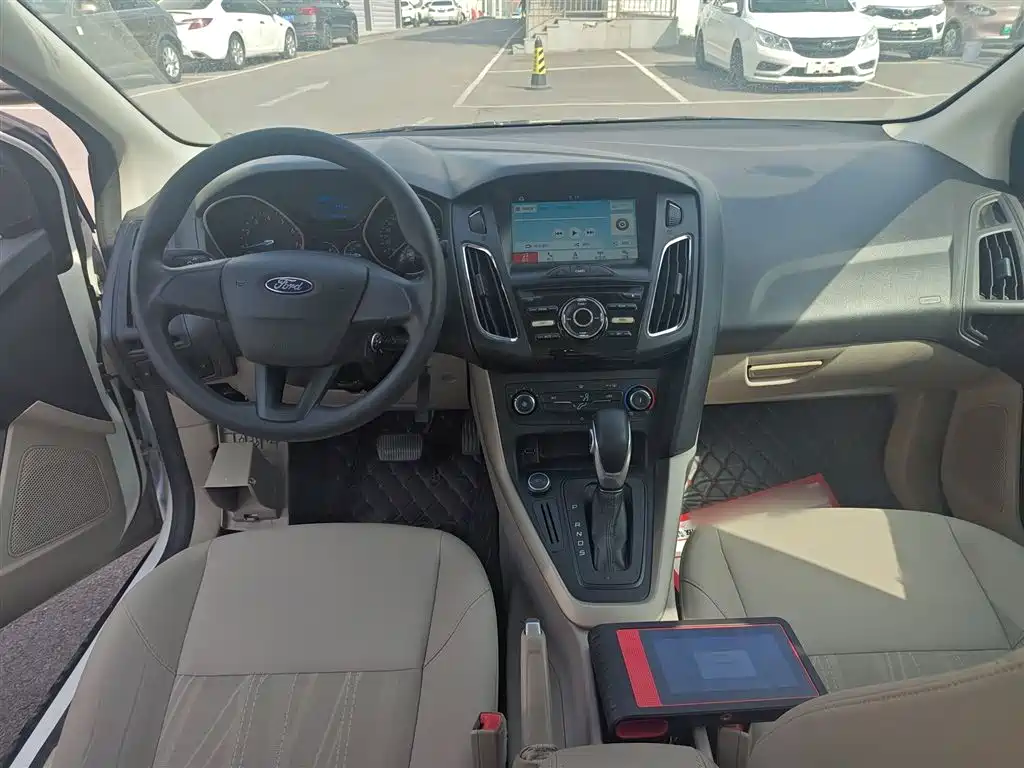 Ford Focus 2017 — фото 10