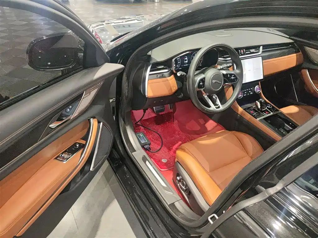 Jaguar XFL 2025 — фото 16