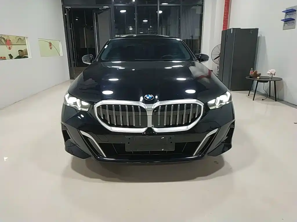 BMW 5 Series 2025