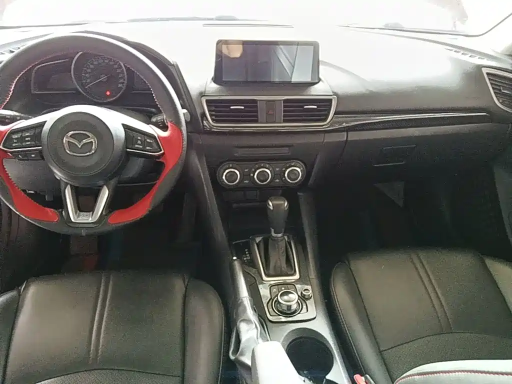 Mazda 3 Axela 2018 — фото 10