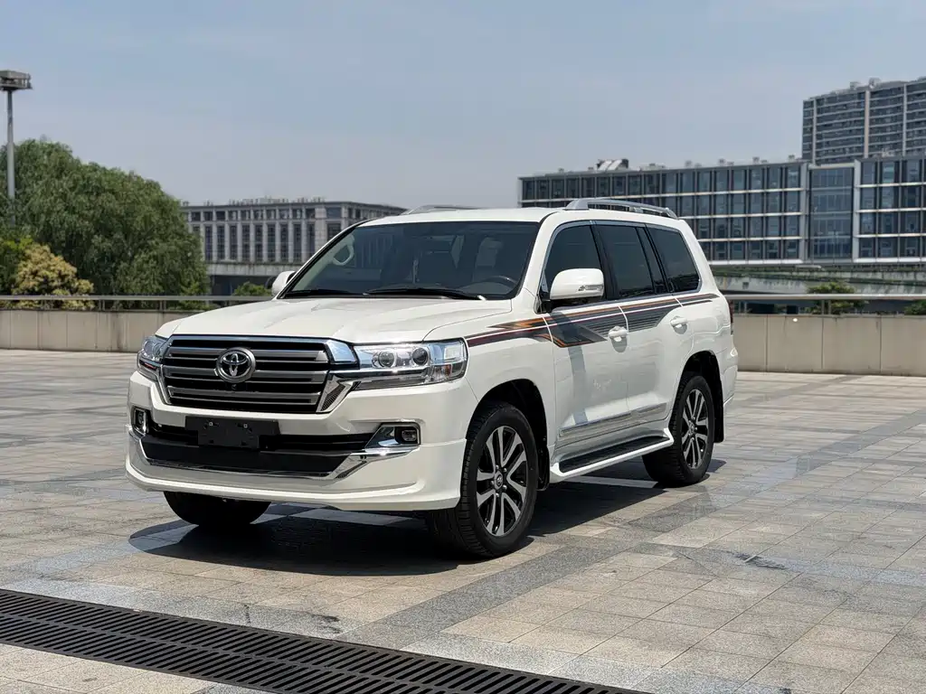 Toyota Land Cruiser 2020 — фото 1