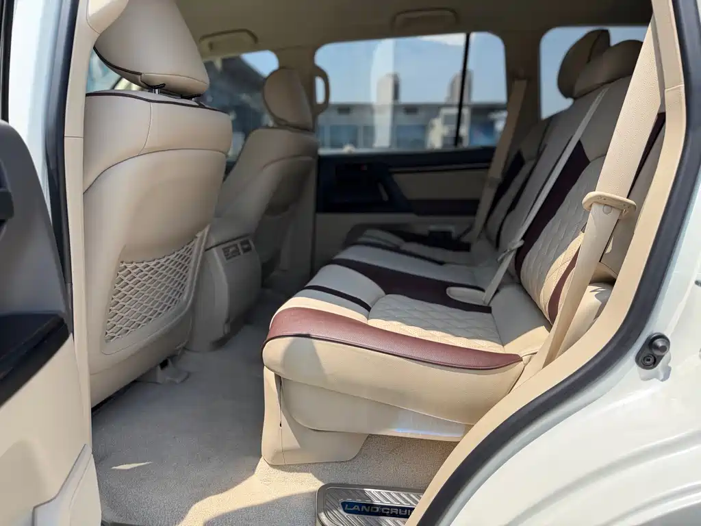 Toyota Land Cruiser 2020 — фото 9