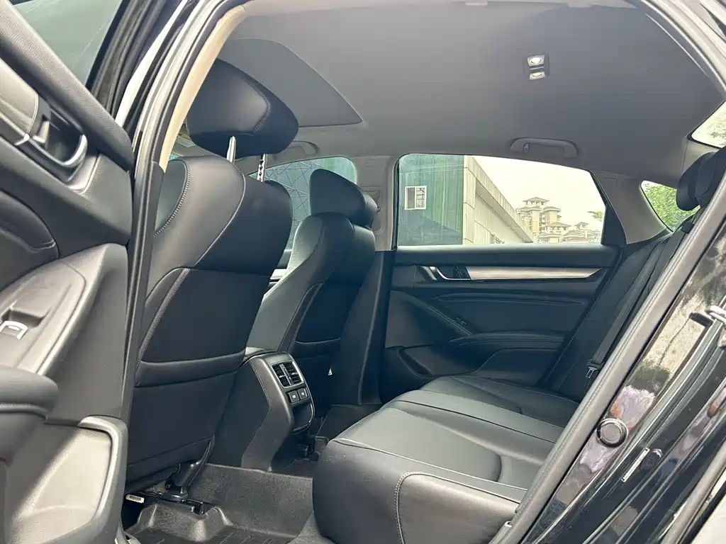 Honda Accord 2023 — фото 10