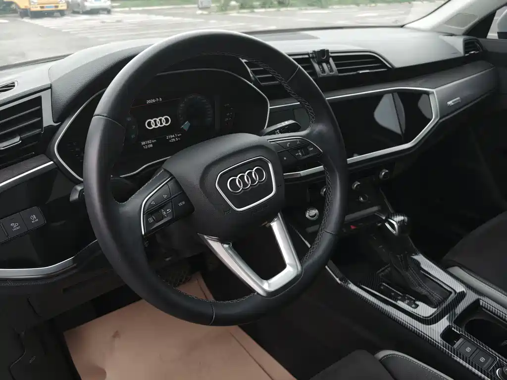 Audi Q3 2022 — фото 11