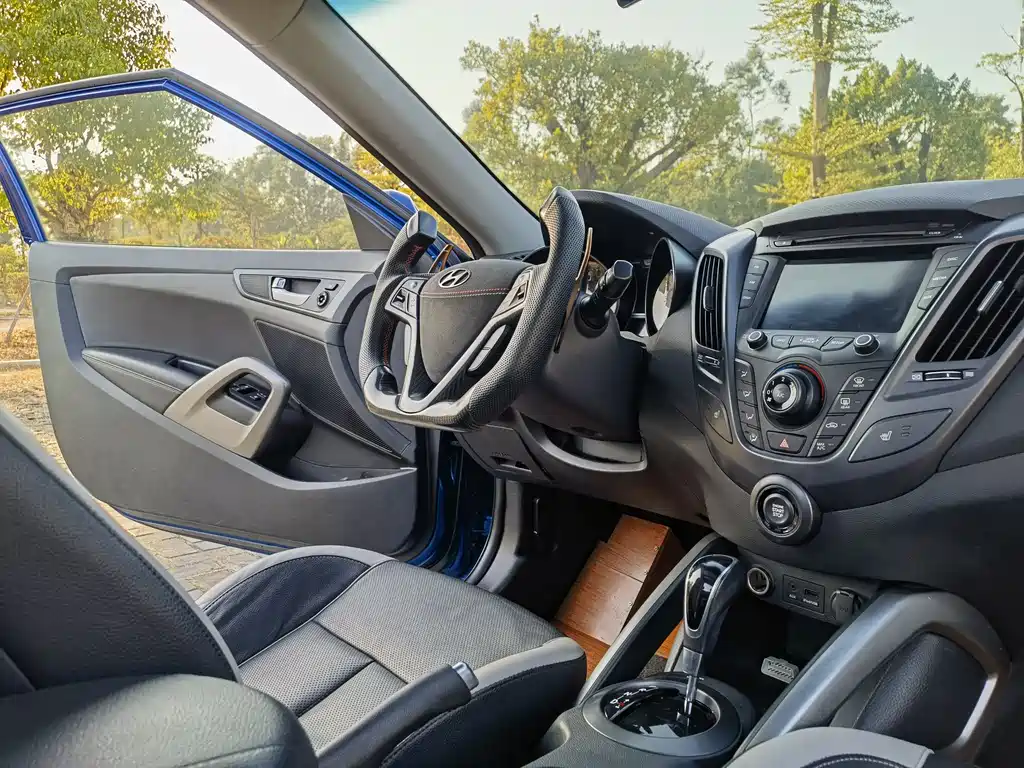 Hyundai Veloster 2015 — фото 12