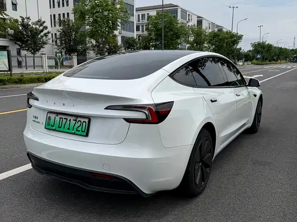 Tesla Model 3 2024