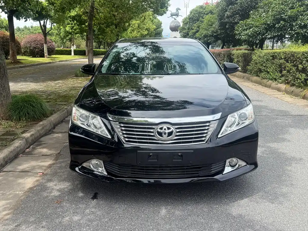 Toyota Camry 2014 — фото 2