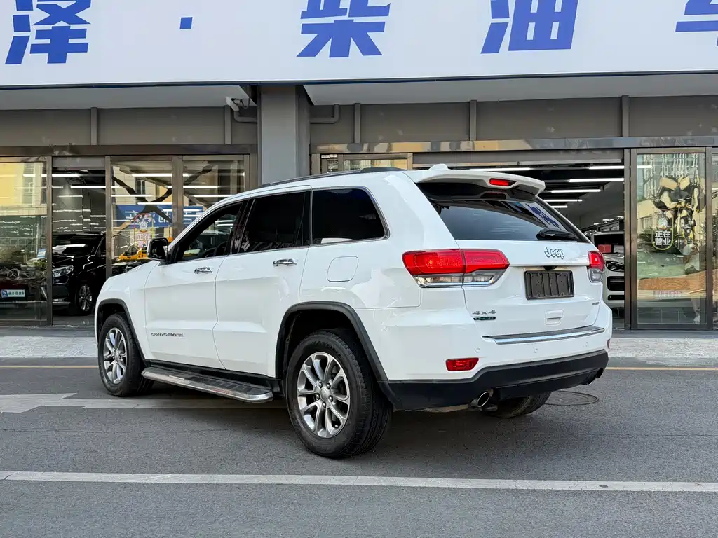Jeep Grand Cherokee 2016 — фото 11