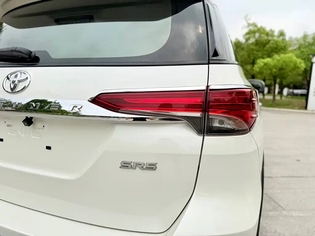 Toyota Fortuner 2018 — фото 27