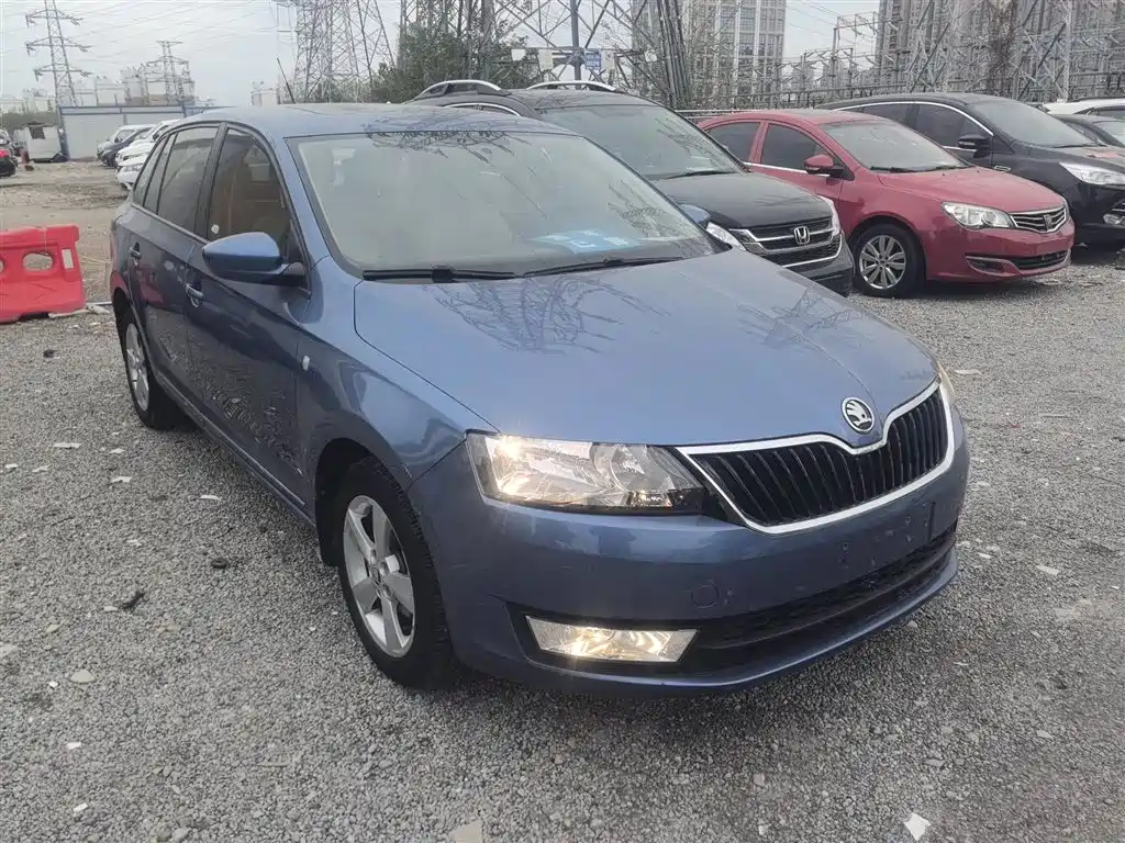 Skoda Rapid Spaceback 2015 — фото 4