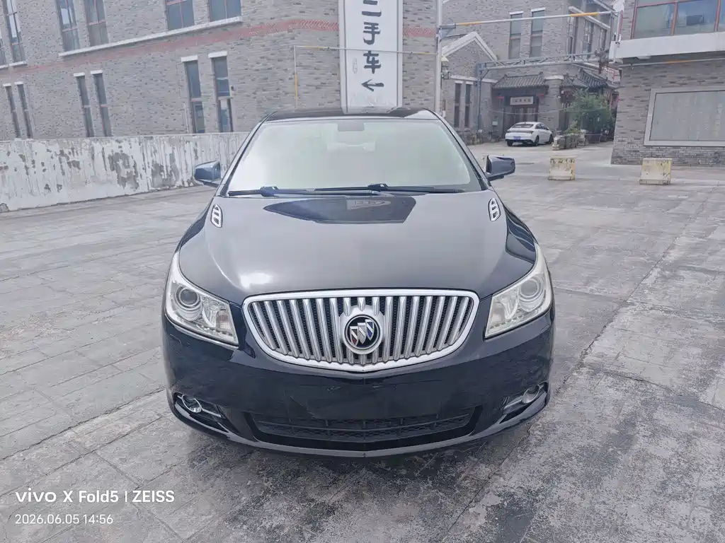 Buick LaCrosse 2011 — фото 2