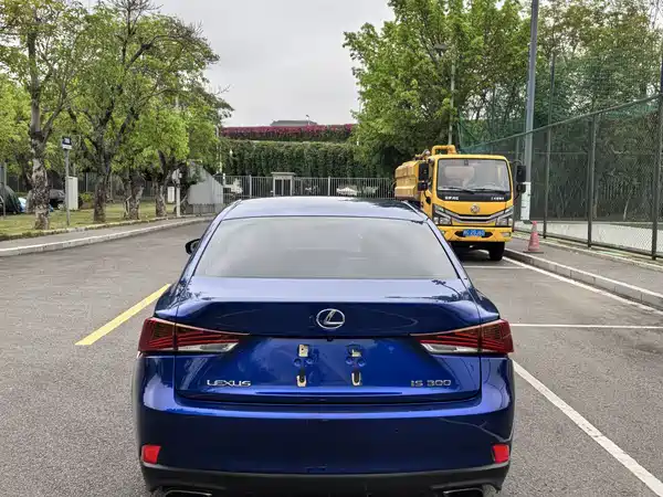 Lexus IS 2019