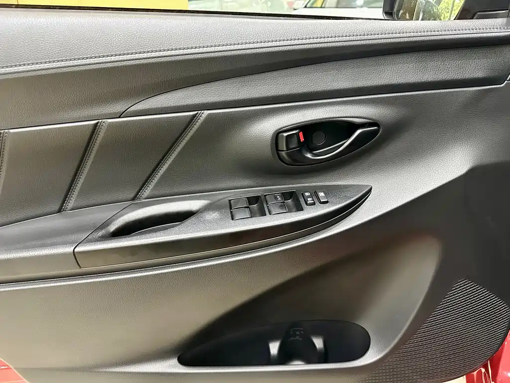 Toyota Yaris L 2019 — фото 18