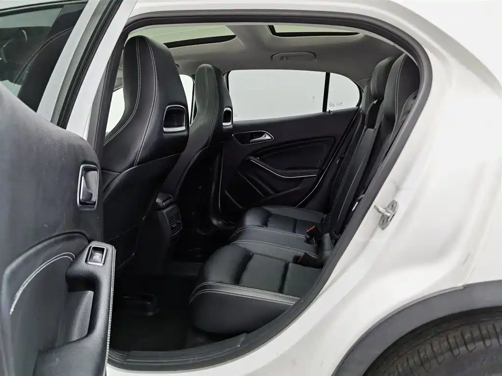 Mercedes-Benz GLA 2018 — фото 15