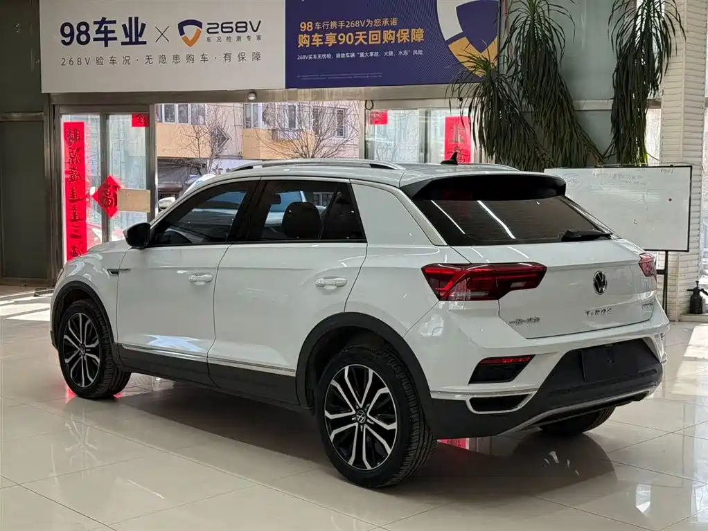 Volkswagen T-Roc 2023 — фото 6