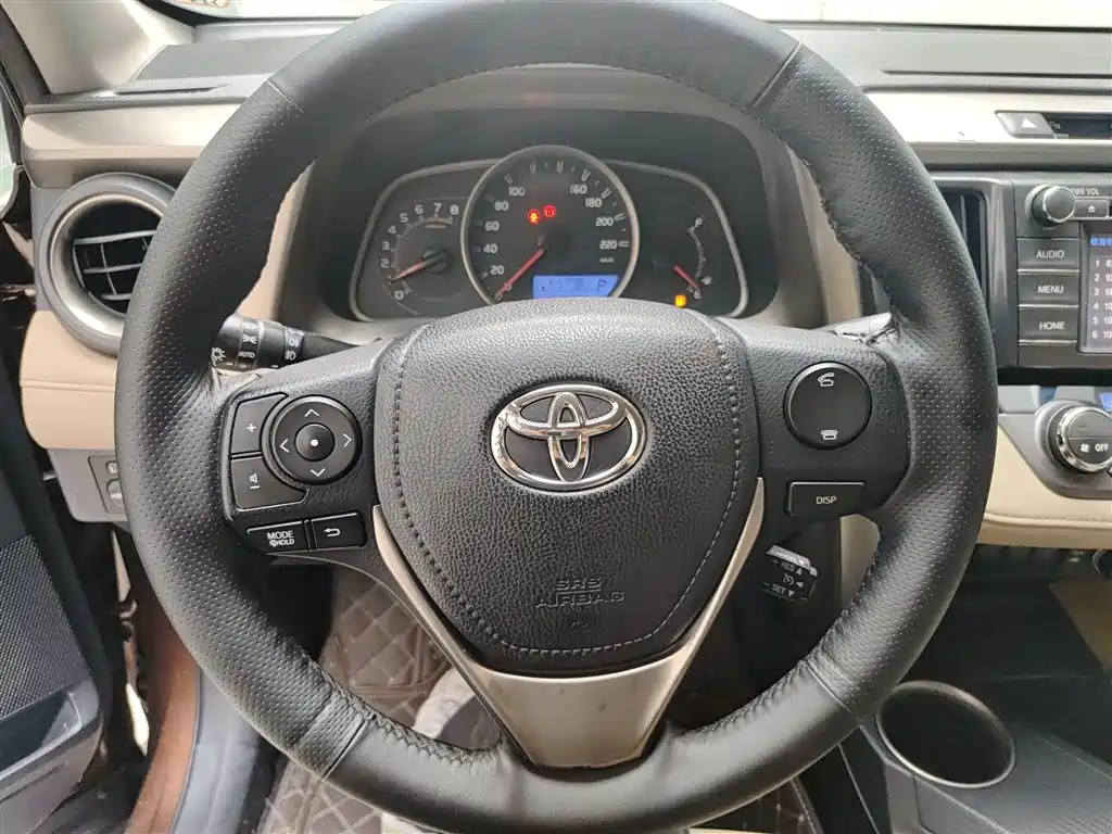 Toyota RAV4 2014 — фото 3