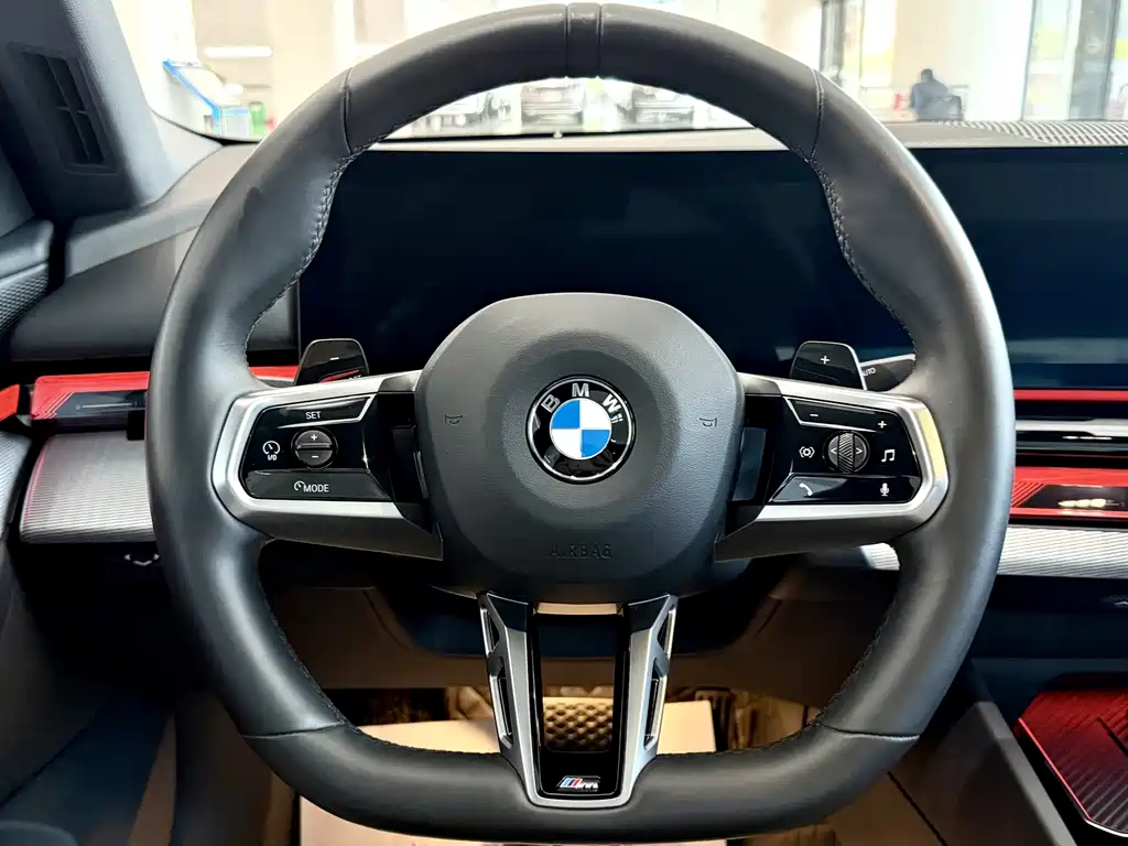 BMW 5 Series 2024 — фото 16