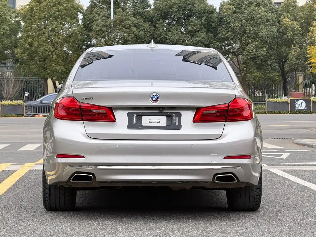 BMW 5 Series 2018 — фото 7
