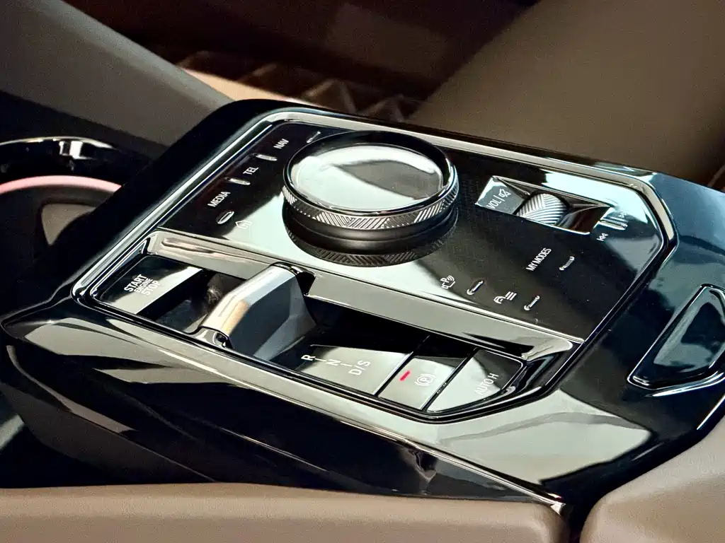 BMW 5 Series 2024 — фото 14