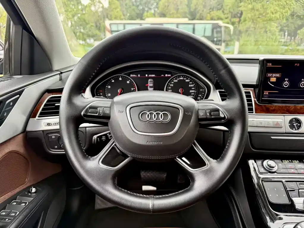 Audi A8 2013 — фото 11