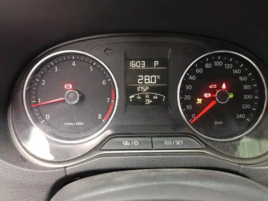 Volkswagen Polo 2015 — фото 14