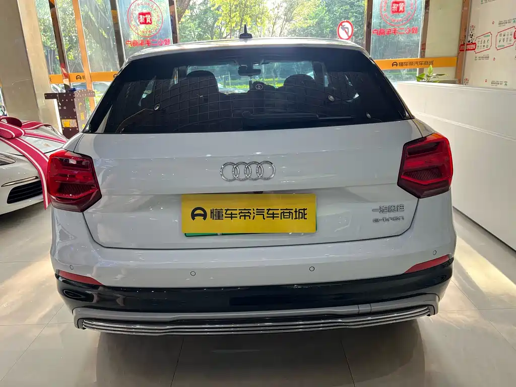 Audi Q2L E-Tron 2020 — фото 11