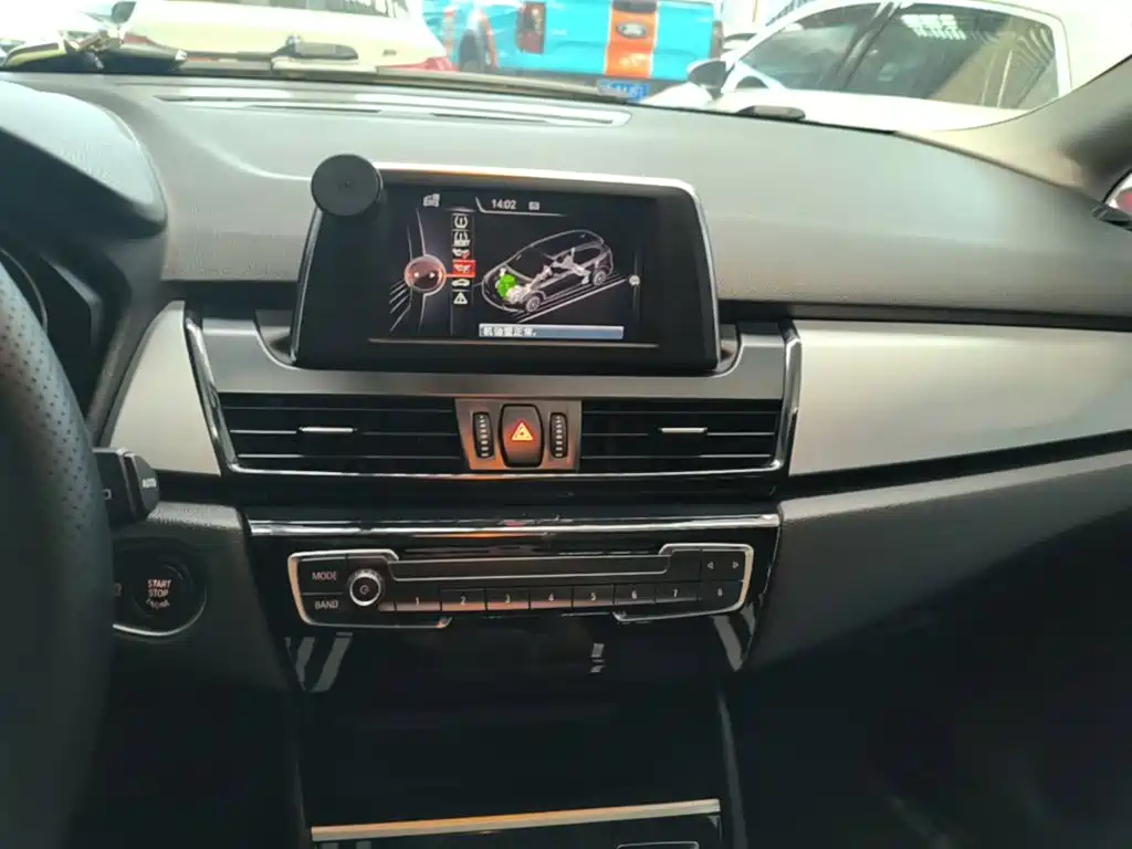 BMW 2 Series Active Tourer 2016 — фото 13