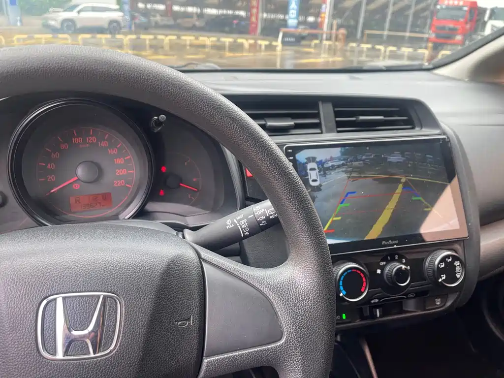 Honda Fit 2015 — фото 15