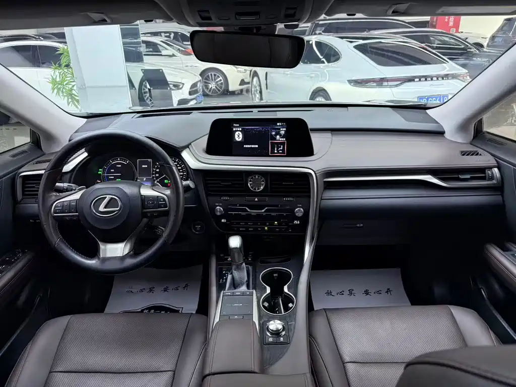 Lexus RX 2021