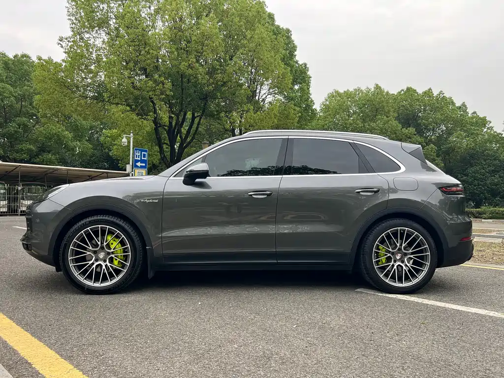 Porsche Cayenne Hybrid 2021 — фото 9