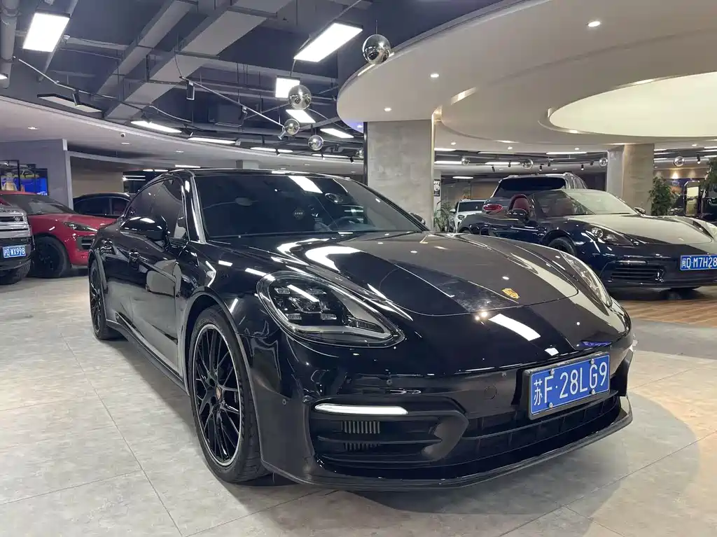 Porsche Panamera 2023