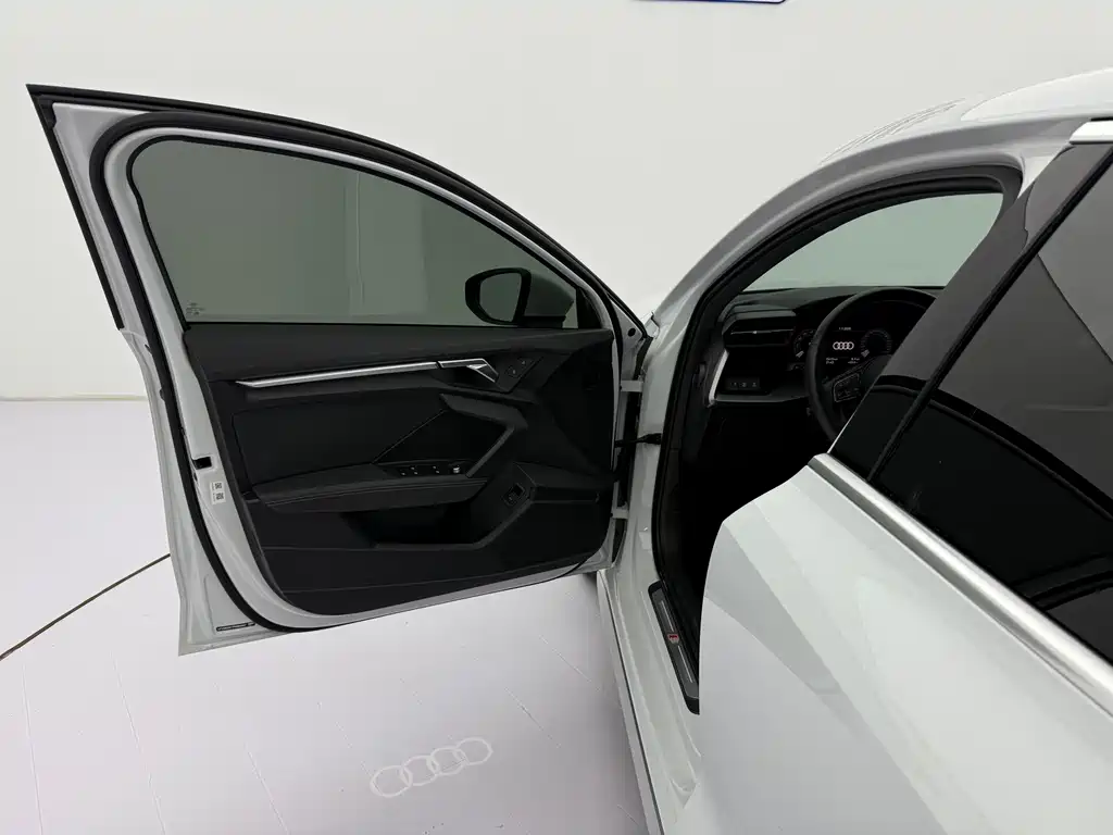 Audi A3 2023 — фото 19
