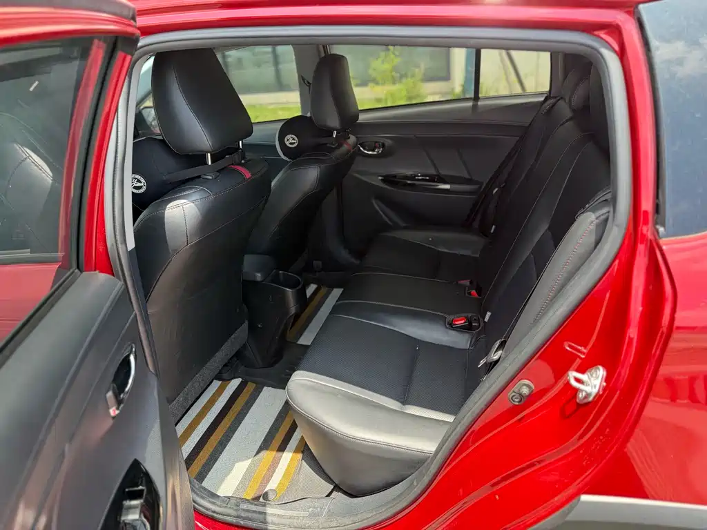 Toyota Yaris L 2022 — фото 4