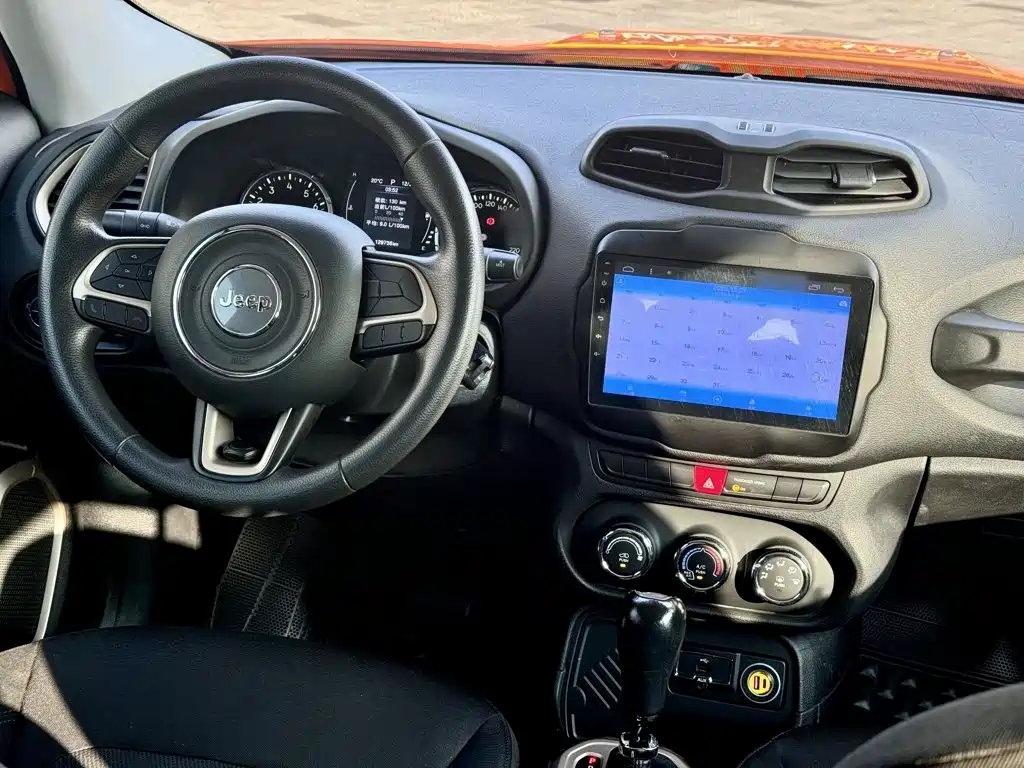 Jeep Renegade 2017 — фото 11