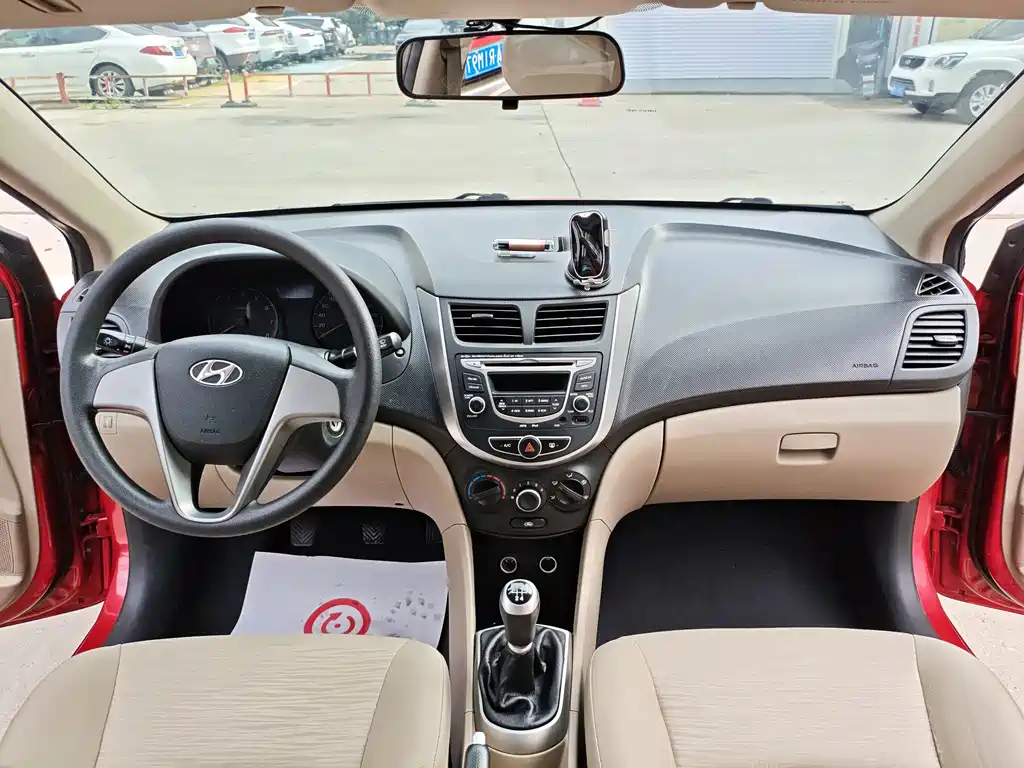 Hyundai Accent 2014 — фото 11