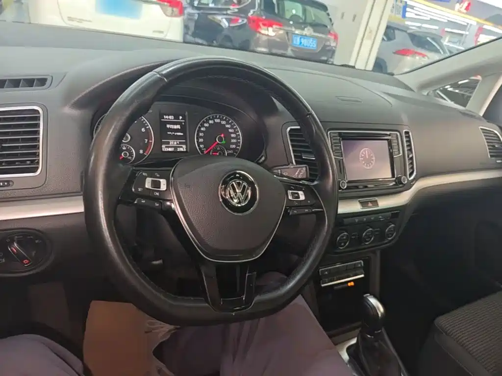 Volkswagen Sharan 2017 — фото 10