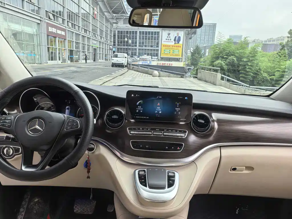 Mercedes-Benz V-Class 2022 — фото 10