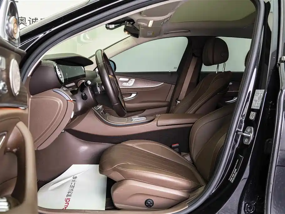 Mercedes-Benz E-Class 2023 — фото 11