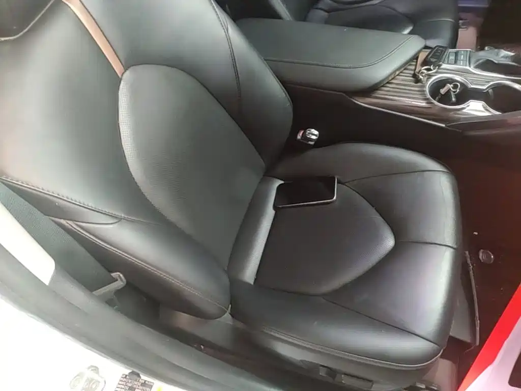 Toyota Camry 2019 — фото 25