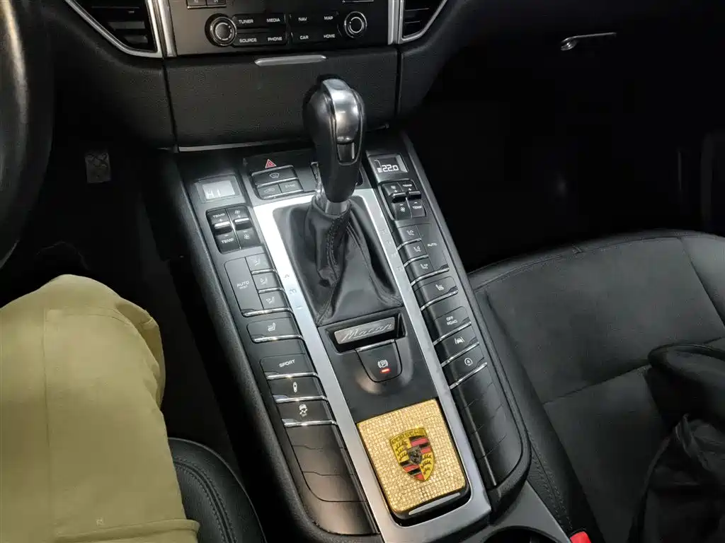 Porsche Macan 2017 — фото 14