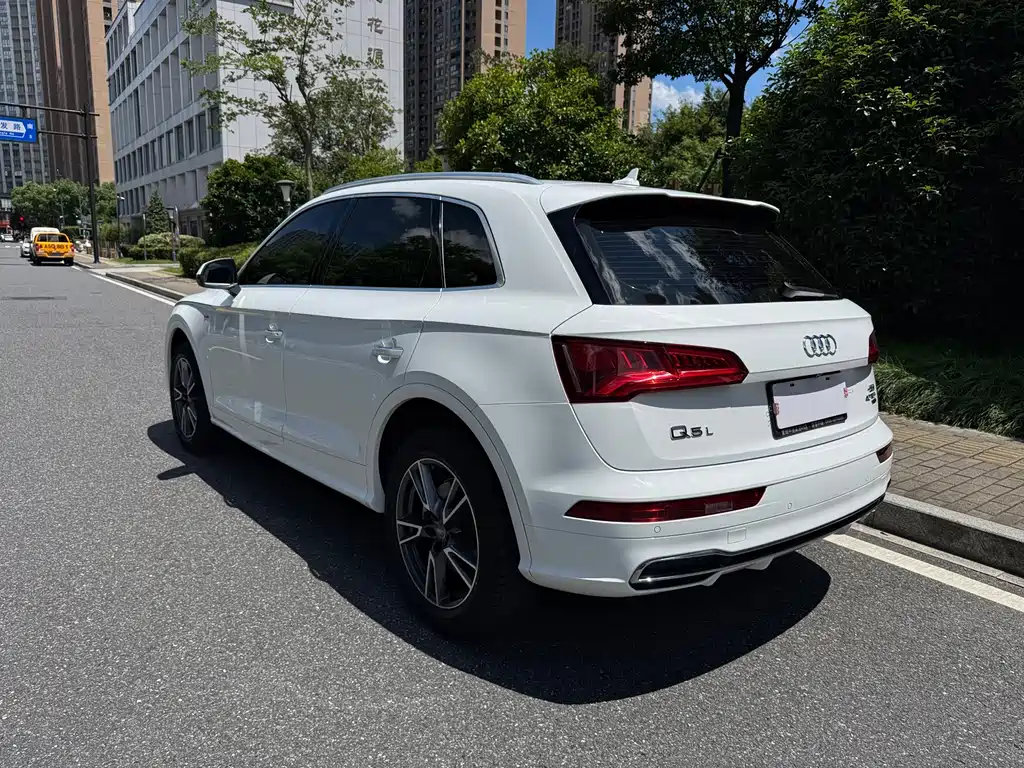 Audi Q5L 2021