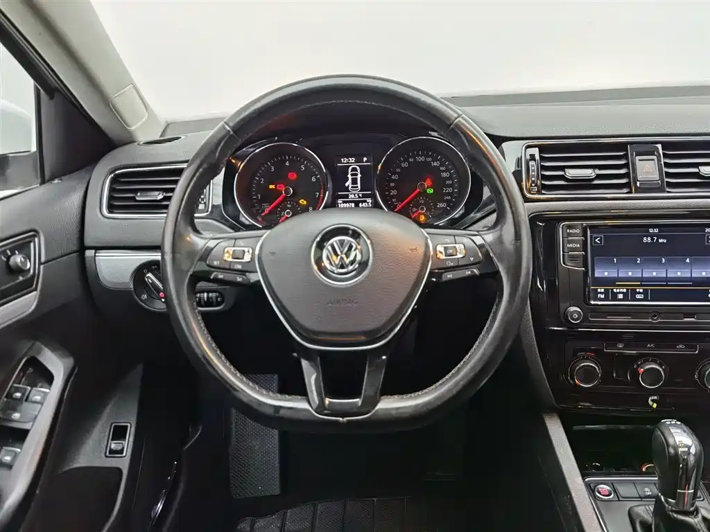 Volkswagen Sagitar 2018 — фото 11