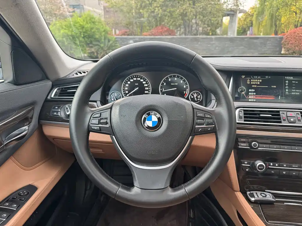 BMW 7 Series 2014 — фото 13