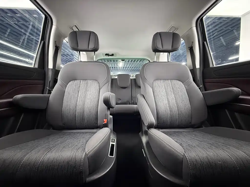GAC Motor Trumpchi M6 2023 — фото 12