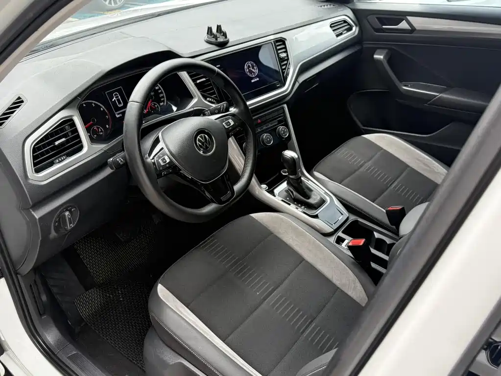 Volkswagen T-Roc 2023 — фото 14