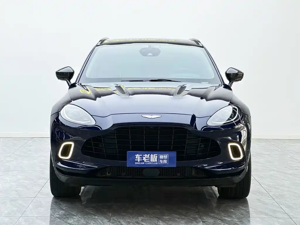 Aston Martin DBX 2021 — фото 2